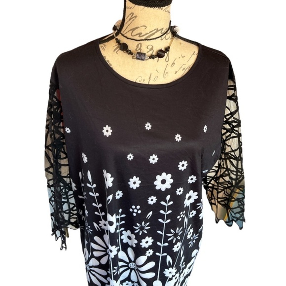 3/$13 NWOT- L/S floral blouse w/see thru sleeve & a slight bell sleeve.